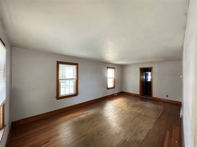 211 Hickory Way, Ellwood City, PA 16117