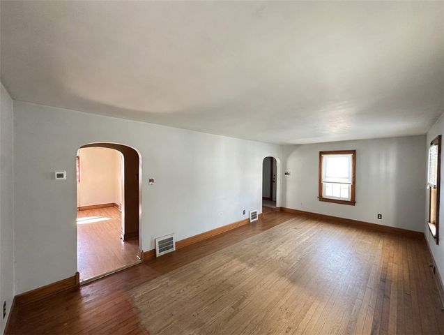 211 Hickory Way, Ellwood City, PA 16117
