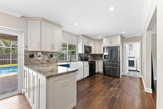 7400 NW 15th St, Plantation, FL 33313