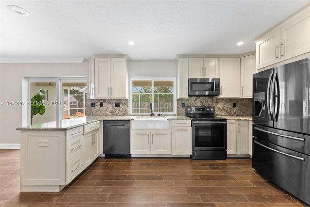 7400 NW 15th St, Plantation, FL 33313