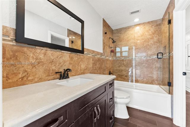 7400 NW 15th St, Plantation, FL 33313