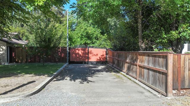 2236 Idaho Ave, Stockton, CA 95204
