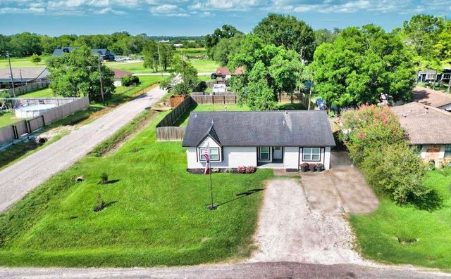 1703 Avenue B, Danbury, TX 77534