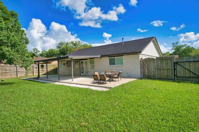 1703 Avenue B, Danbury, TX 77534