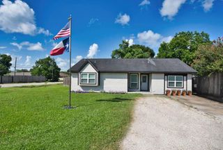 1703 Avenue B, Danbury, TX 77534
