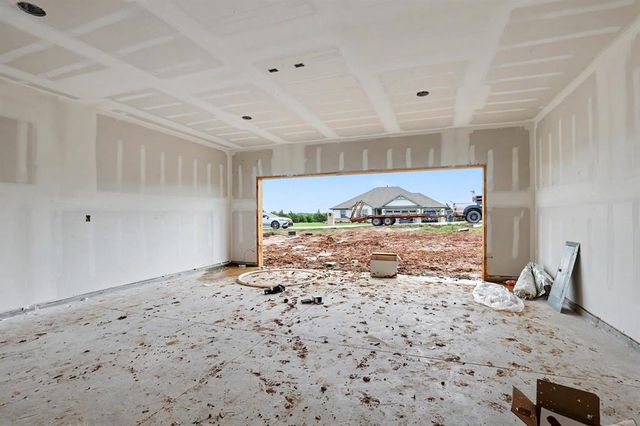 106 N Willow Grove Lane, Shawnee, OK 74804