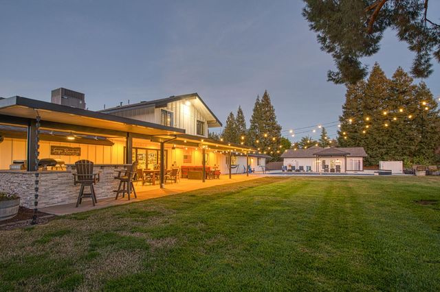 11735 E Santa Ana Avenue, Clovis, CA 93619