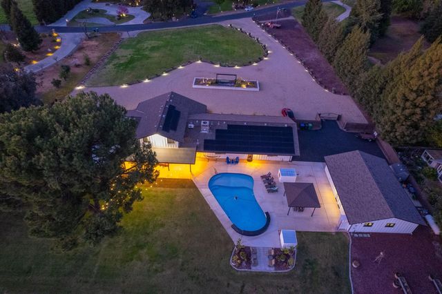 11735 E Santa Ana Avenue, Clovis, CA 93619