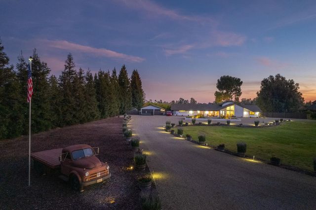 11735 E Santa Ana Avenue, Clovis, CA 93619