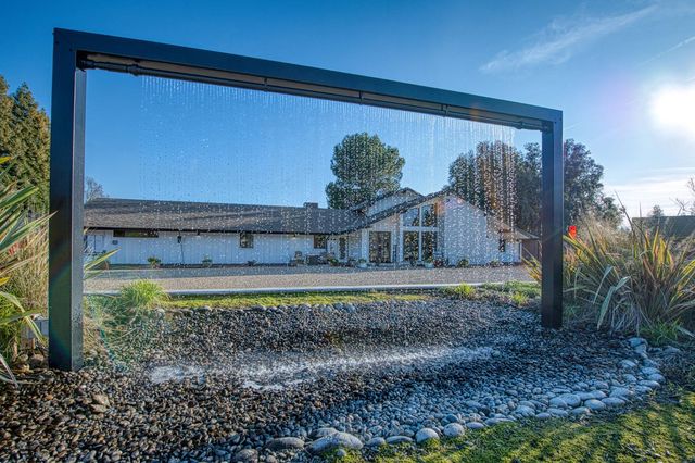 11735 E Santa Ana Avenue, Clovis, CA 93619