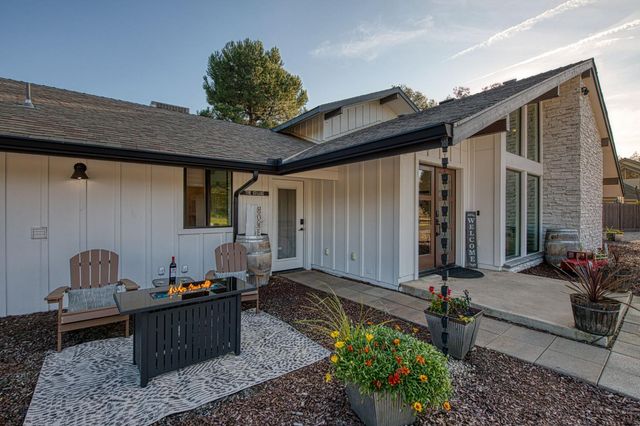 11735 E Santa Ana Avenue, Clovis, CA 93619