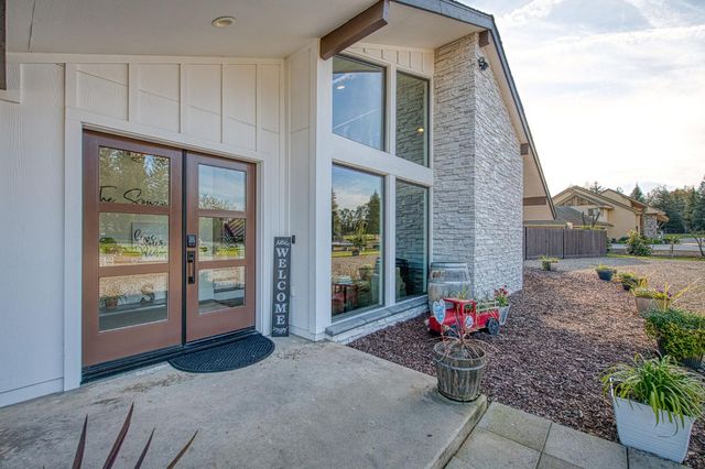 11735 E Santa Ana Avenue, Clovis, CA 93619