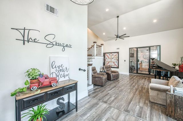 11735 E Santa Ana Avenue, Clovis, CA 93619