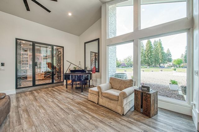 11735 E Santa Ana Avenue, Clovis, CA 93619