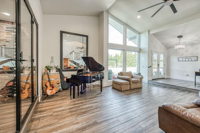 11735 E Santa Ana Avenue, Clovis, CA 93619