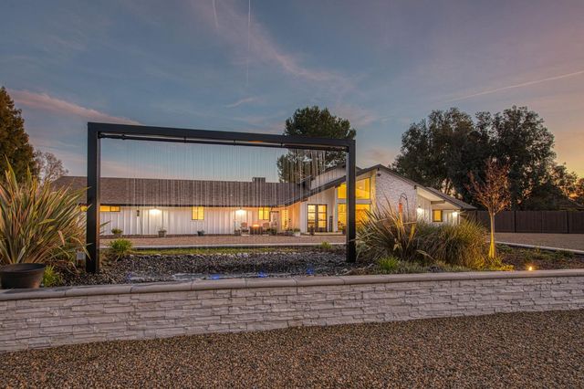 11735 E Santa Ana Avenue, Clovis, CA 93619