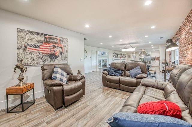 11735 E Santa Ana Avenue, Clovis, CA 93619