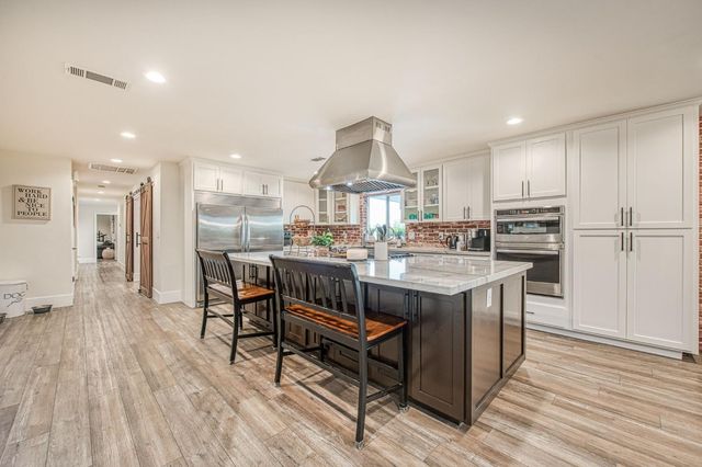 11735 E Santa Ana Avenue, Clovis, CA 93619