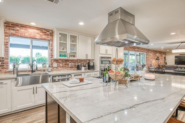 11735 E Santa Ana Avenue, Clovis, CA 93619