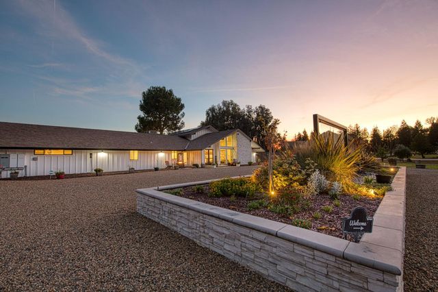 11735 E Santa Ana Avenue, Clovis, CA 93619