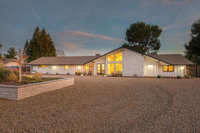 11735 E Santa Ana Avenue, Clovis, CA 93619