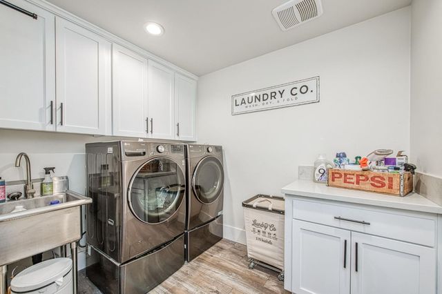 11735 E Santa Ana Avenue, Clovis, CA 93619