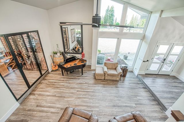 11735 E Santa Ana Avenue, Clovis, CA 93619