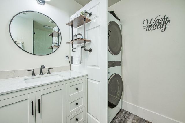 11735 E Santa Ana Avenue, Clovis, CA 93619