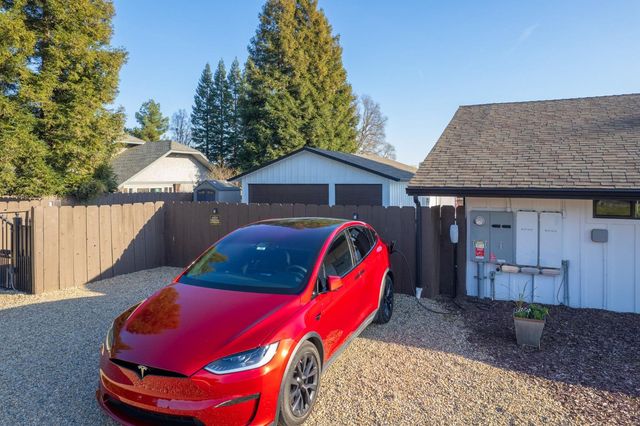 11735 E Santa Ana Avenue, Clovis, CA 93619