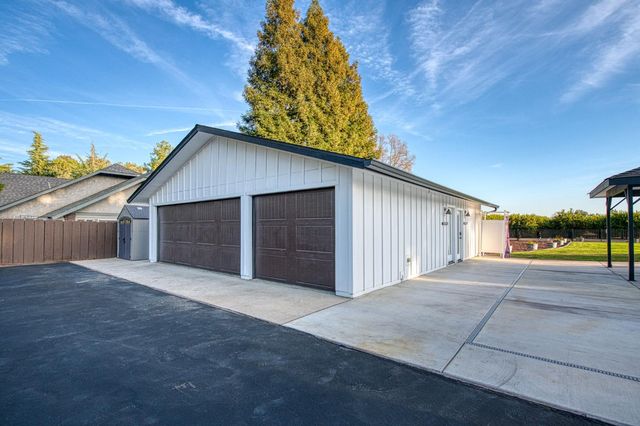 11735 E Santa Ana Avenue, Clovis, CA 93619