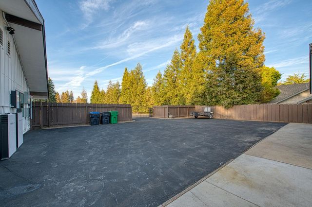 11735 E Santa Ana Avenue, Clovis, CA 93619