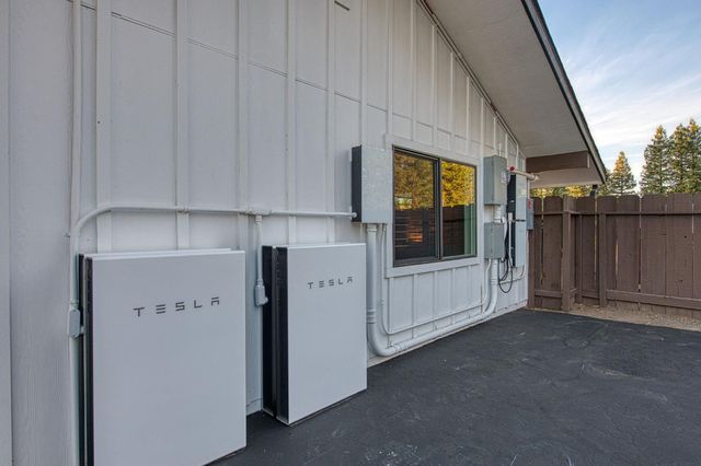 11735 E Santa Ana Avenue, Clovis, CA 93619