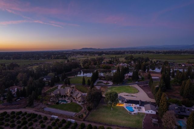 11735 E Santa Ana Avenue, Clovis, CA 93619