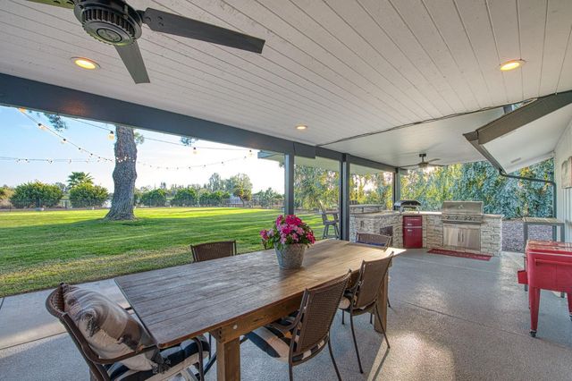 11735 E Santa Ana Avenue, Clovis, CA 93619