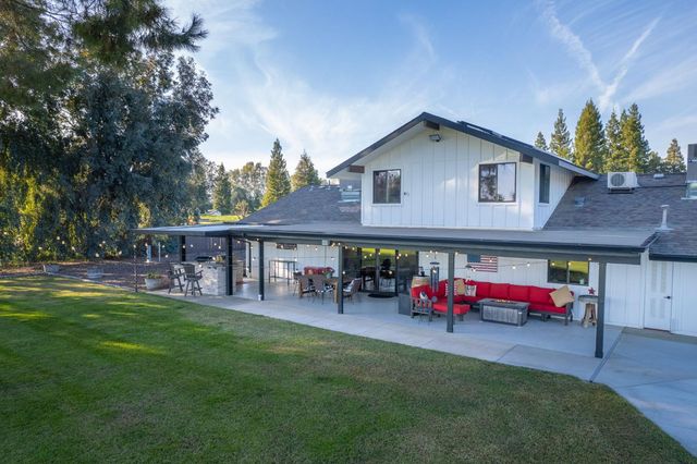 11735 E Santa Ana Avenue, Clovis, CA 93619