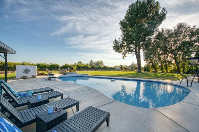 11735 E Santa Ana Avenue, Clovis, CA 93619