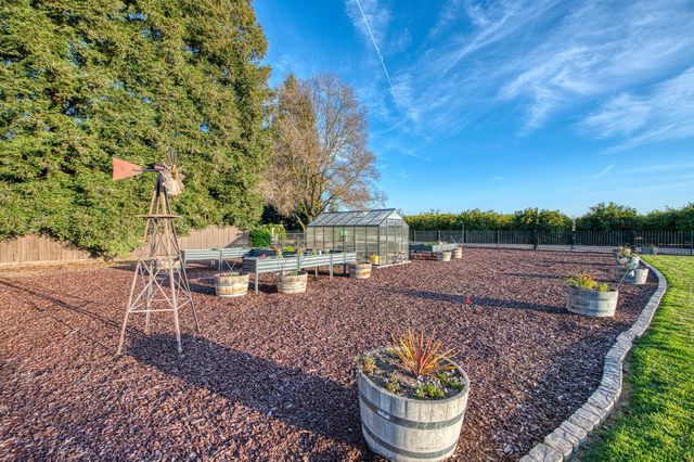 11735 E Santa Ana Avenue, Clovis, CA 93619