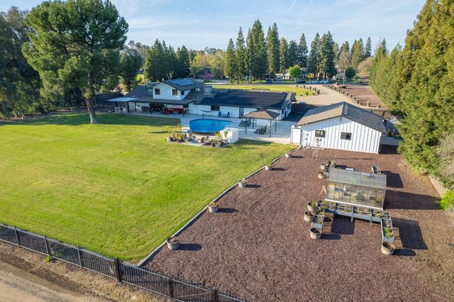 11735 E Santa Ana Avenue, Clovis, CA 93619