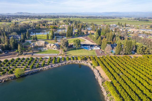 11735 E Santa Ana Avenue, Clovis, CA 93619