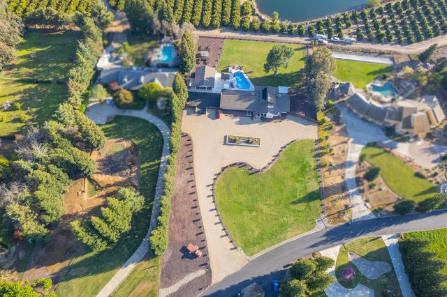 11735 E Santa Ana Avenue, Clovis, CA 93619