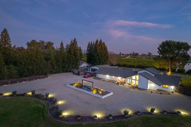 11735 E Santa Ana Avenue, Clovis, CA 93619