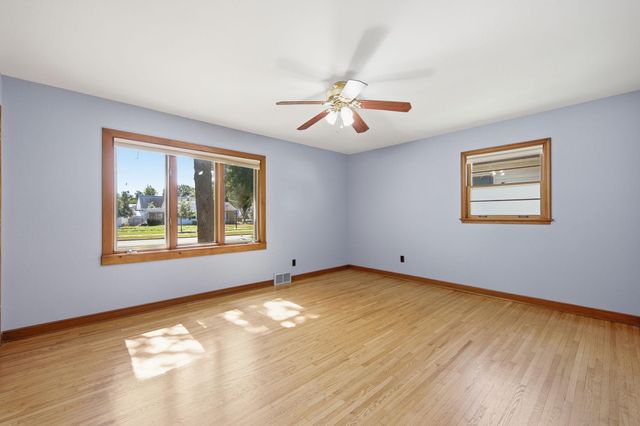 667 Wheelock Parkway W, Saint Paul, MN 55117