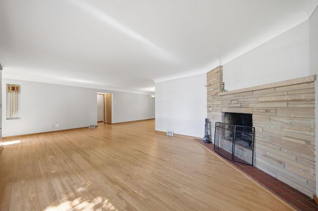667 Wheelock Parkway W, Saint Paul, MN 55117