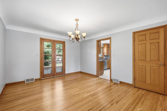 667 Wheelock Parkway W, Saint Paul, MN 55117