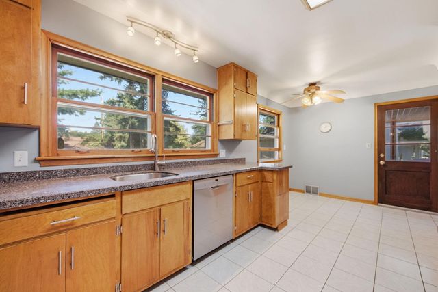 667 Wheelock Parkway W, Saint Paul, MN 55117