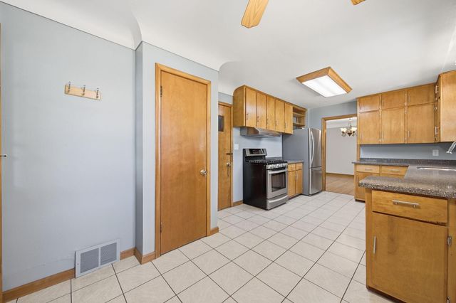 667 Wheelock Parkway W, Saint Paul, MN 55117