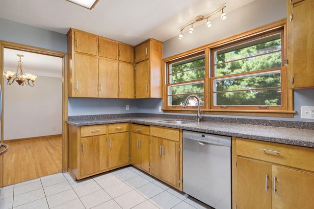 667 Wheelock Parkway W, Saint Paul, MN 55117