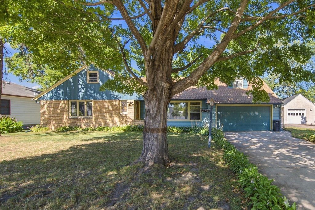 667 Wheelock Parkway W, Saint Paul, MN 55117