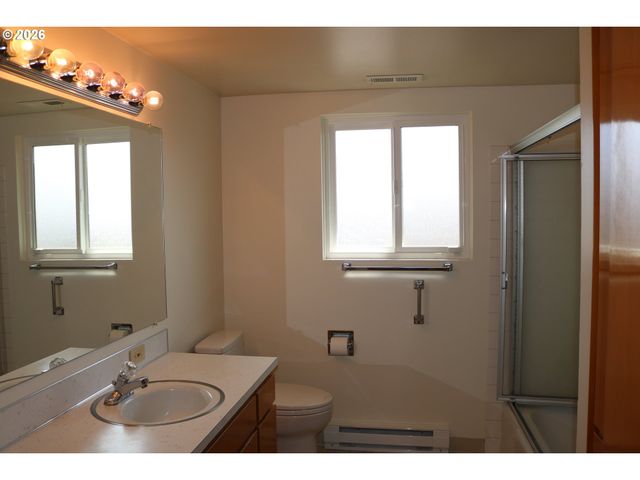 16055 Sw QUEEN VICTORIA Pl, Portland, OR 97224