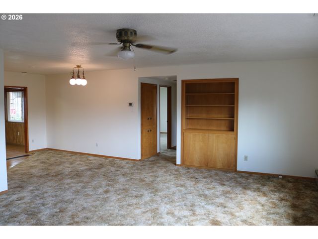 16055 Sw QUEEN VICTORIA Pl, Portland, OR 97224
